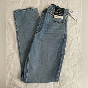 NWT - Abercrombie & Fitch Curve Love Ultra High Rise 90s Slim Straight Jean